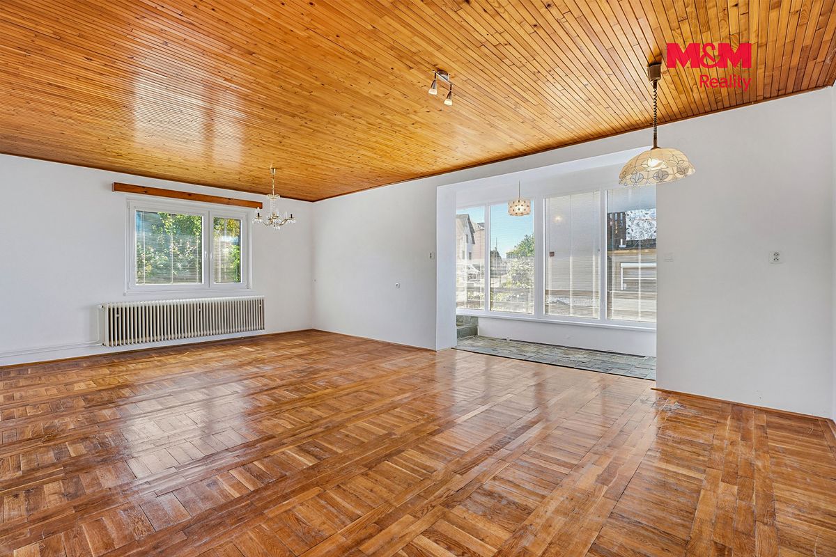 Prodej rodinného domu 240 m², pozemek 703 m² – fotografie 3