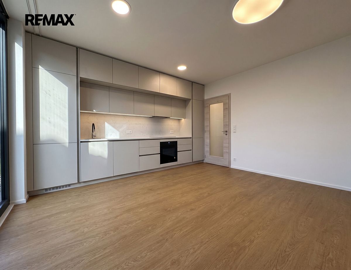 Pronájem bytu 2+kk 45 m² – fotografie 4