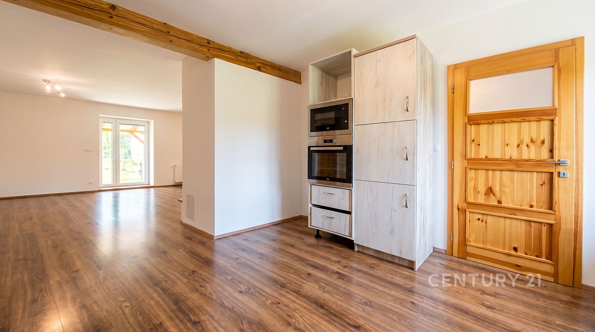 Pronájem rodinného domu 178 m², pozemek 1189 m² – fotografie 3