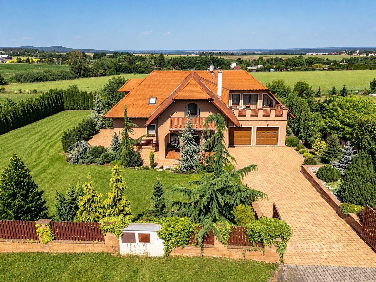 Prodej rodinného domu 545 m², pozemek 2148 m²