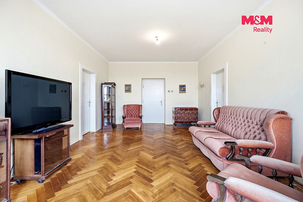 Prodej rodinného domu 431 m², pozemek 1272 m² – fotografie 2