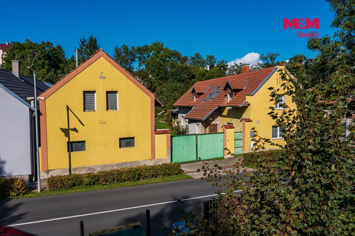 Prodej rodinného domu 240 m², pozemek 1012 m² – fotografie 2