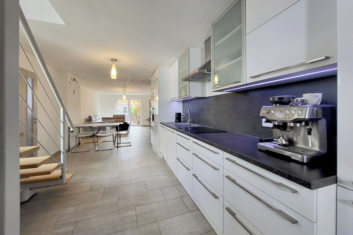 Prodej rodinného domu 160 m², pozemek 218 m² – fotografie 2