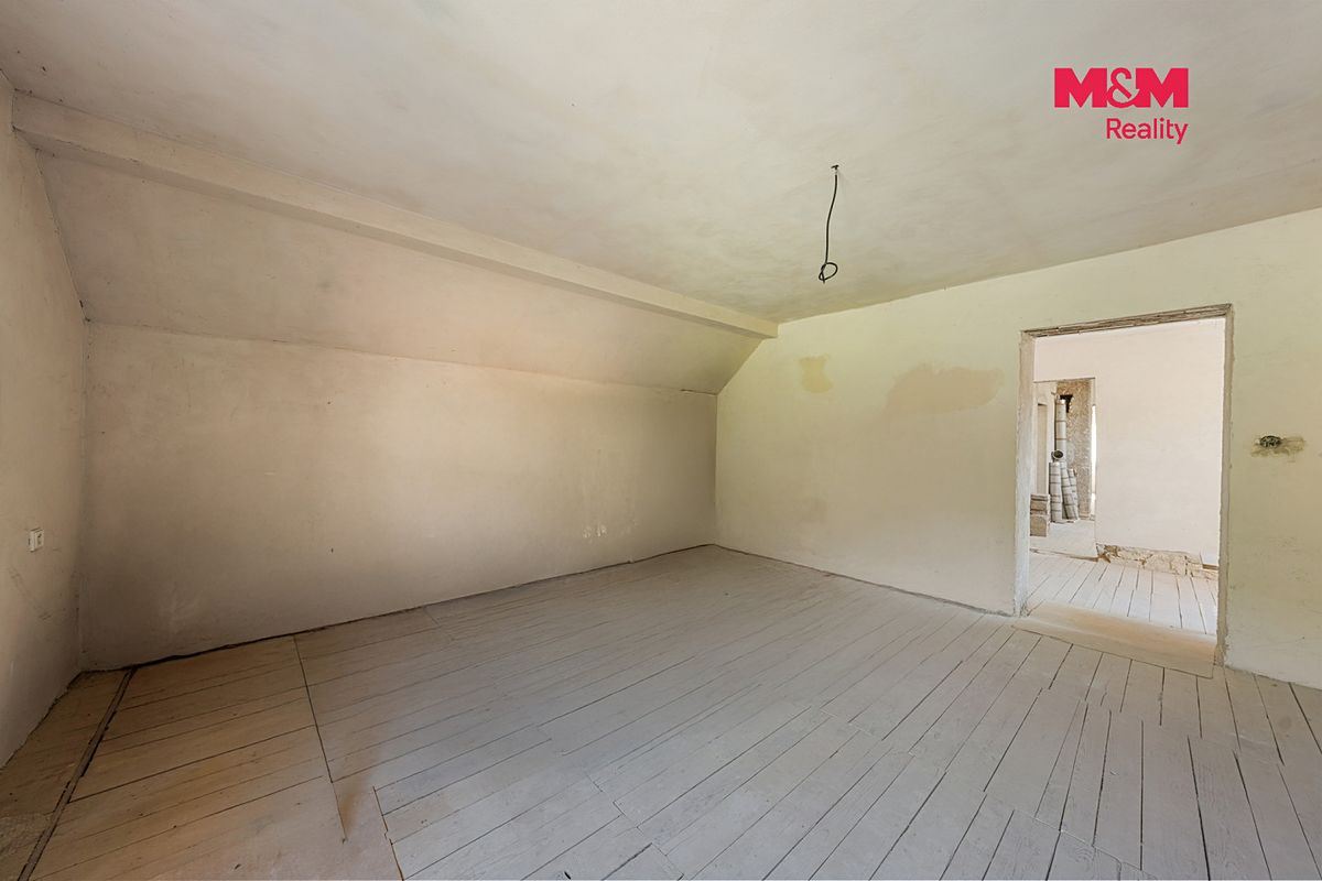 Prodej rodinného domu 240 m², pozemek 1012 m² – fotografie 4