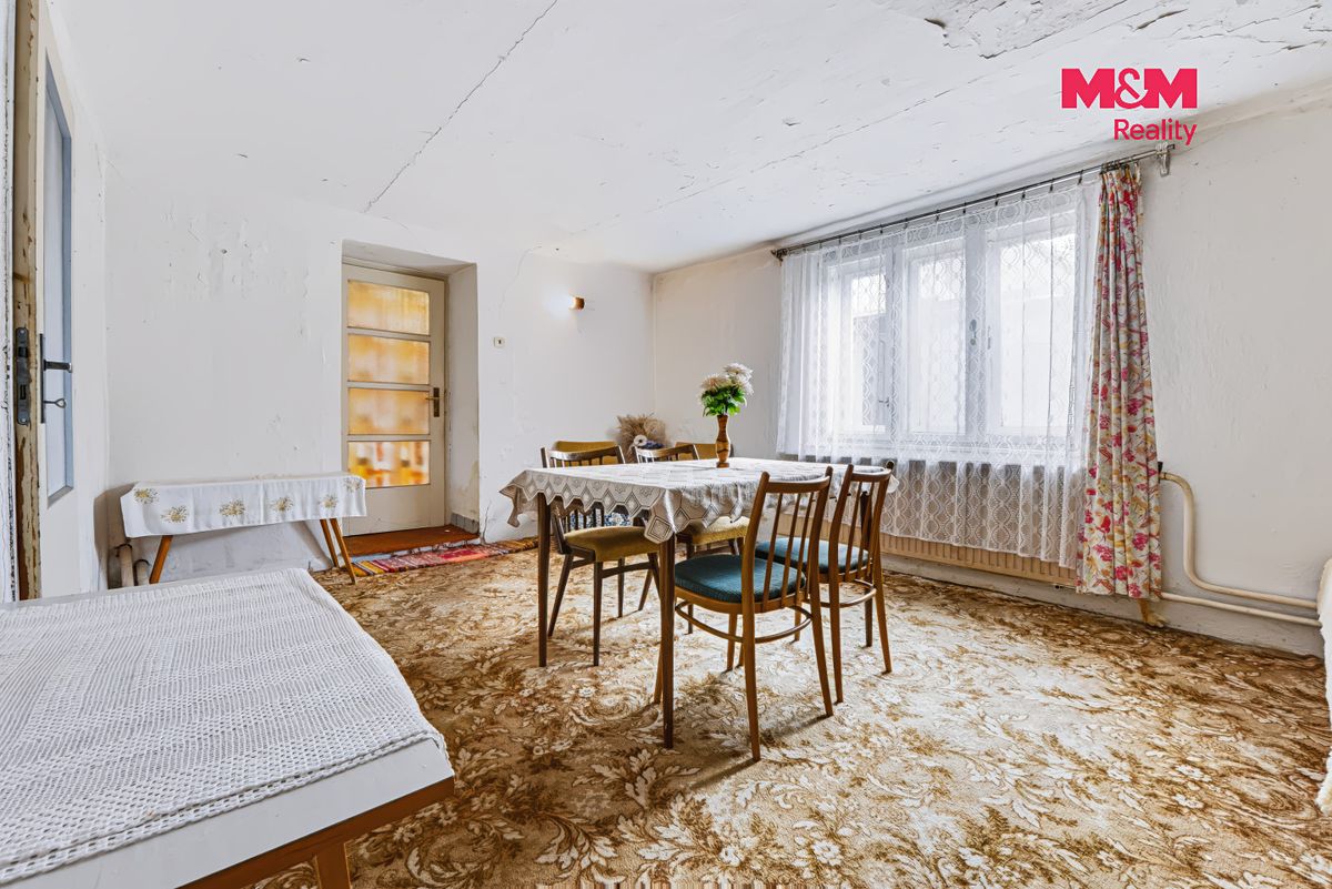 Prodej rodinného domu 169 m², pozemek 909 m² – fotografie 4
