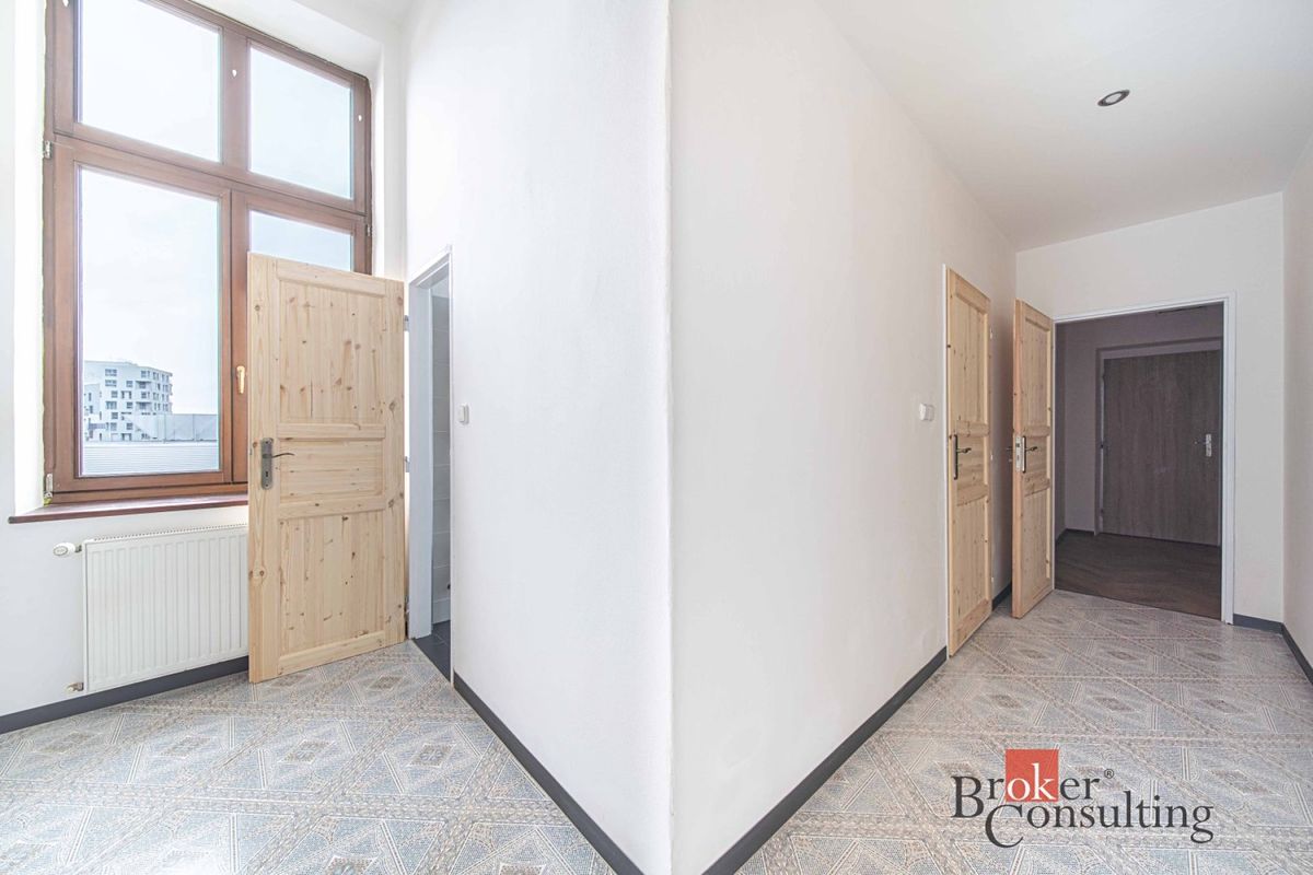 Pronájem bytu 2+1 76 m² – fotografie 3