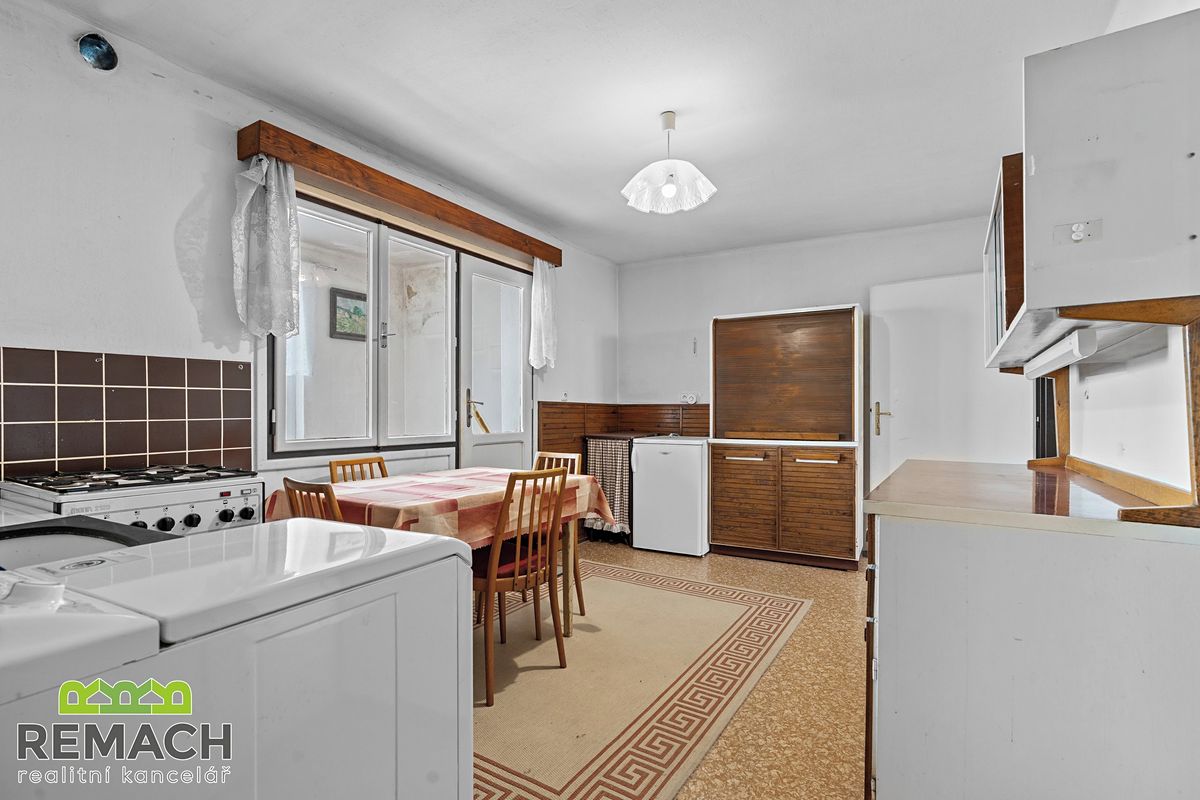 Prodej rodinného domu 259 m², pozemek 1288 m² – fotografie 5