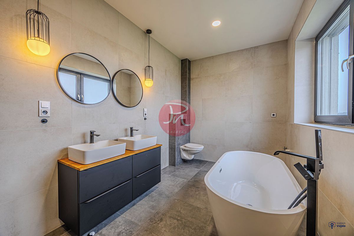 Pronájem bytu 4+kk 102 m²