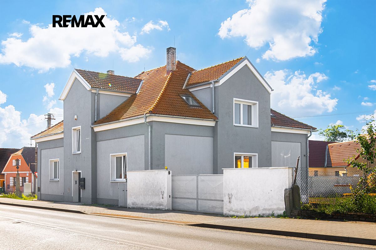 Prodej vícegeneračního domu 250 m², pozemek 749 m² – fotografie 2