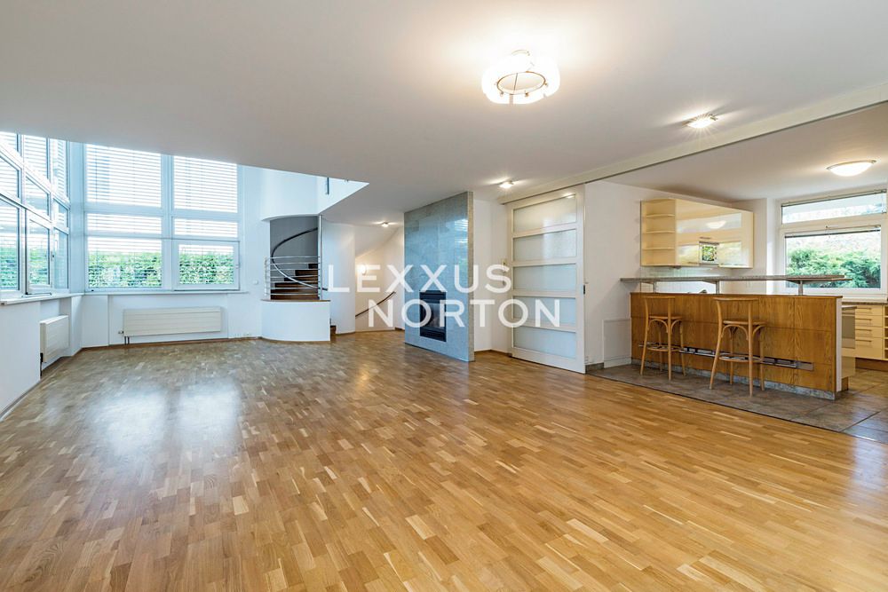 Pronájem rodinného domu 400 m², pozemek 300 m² – fotografie 2