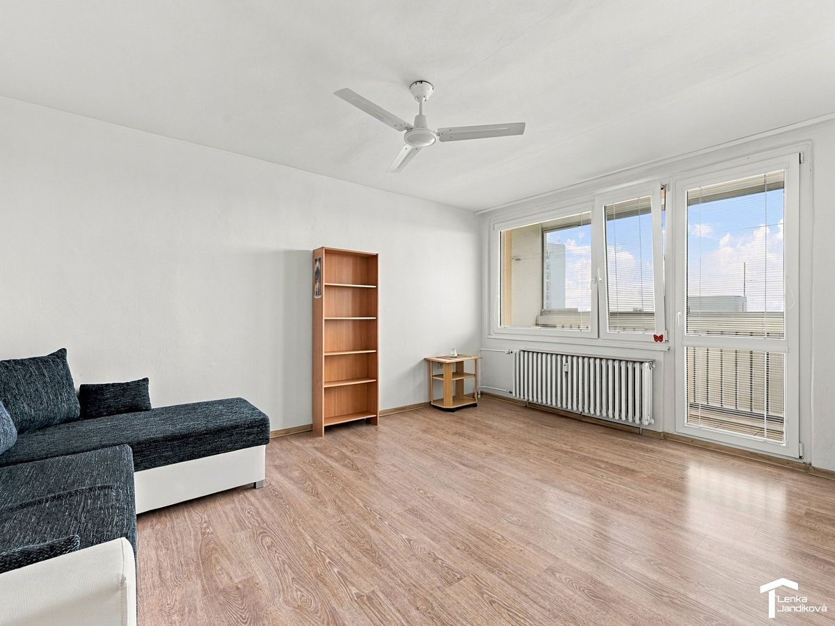 Pronájem bytu 1+kk 28 m² – fotografie 3