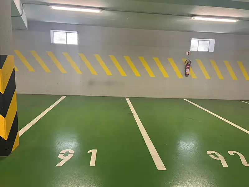 Pronájem garážového stání 16 m², Praha – náhled fotky 1
