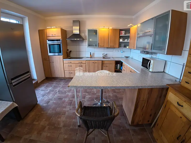 Prodej vily 300 m², pozemek 1427 m², Bystřice – náhled fotky 3