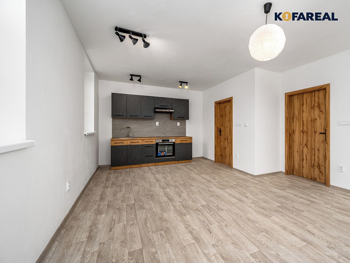 Prodej vícegeneračního domu 200 m², pozemek 151 m² – fotografie 2