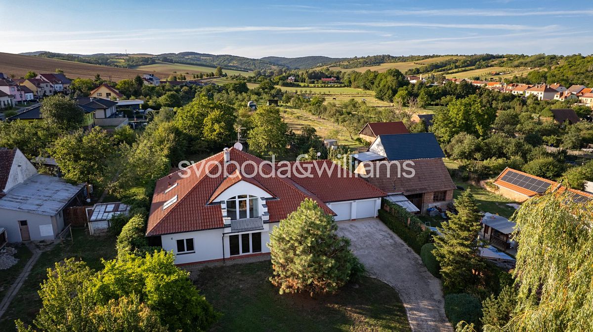 Prodej rodinného domu 380 m², pozemek 2567 m² – fotografie 2