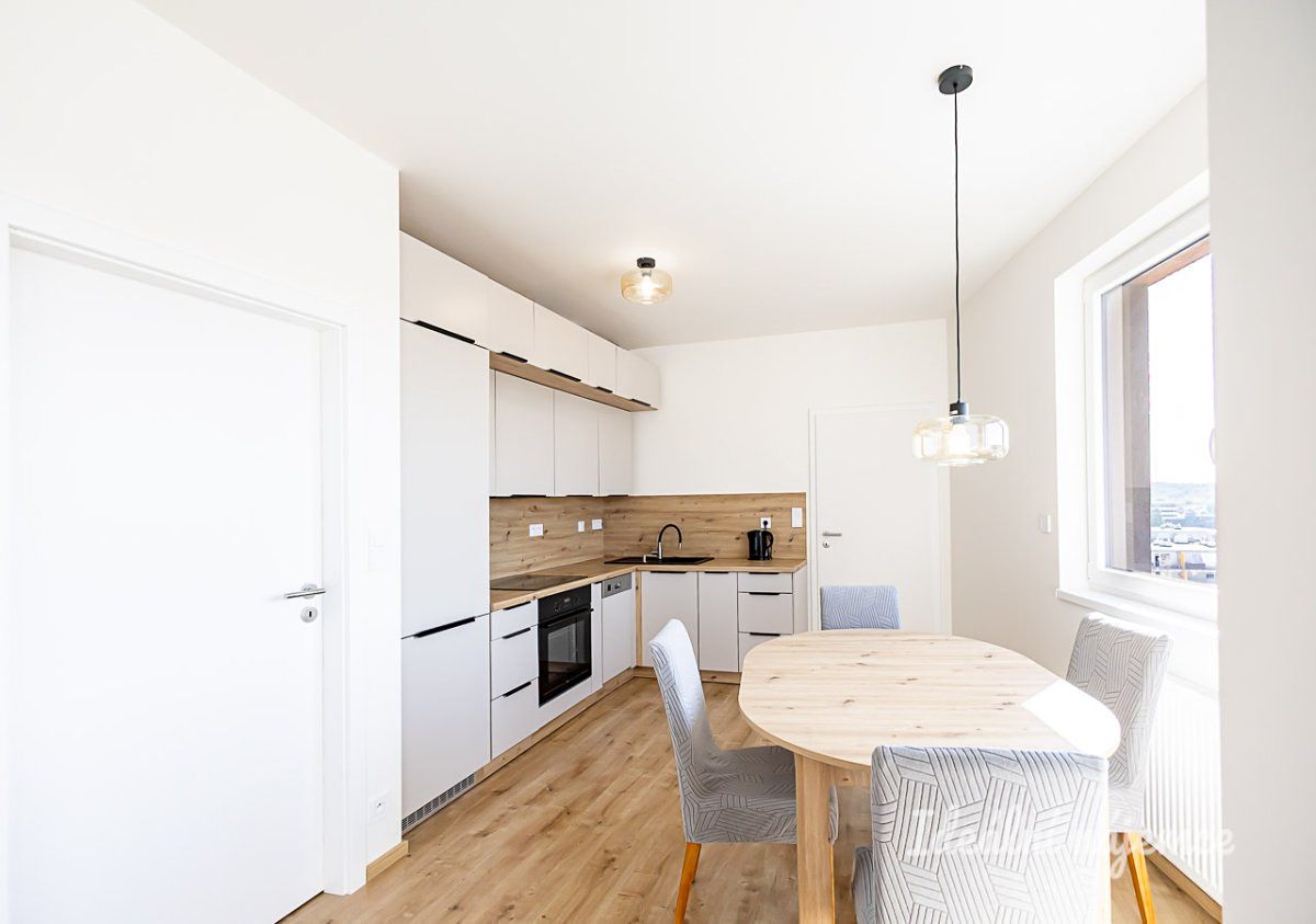 Pronájem bytu 2+kk 55 m² – fotografie 2