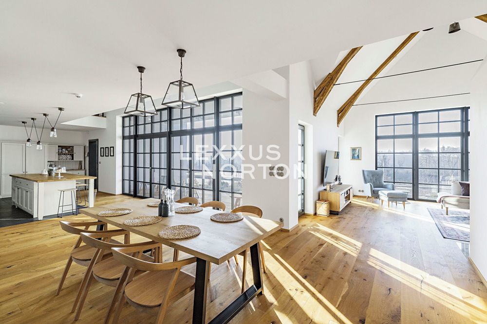 Prodej rodinného domu 403 m², pozemek 3183 m² – fotografie 2