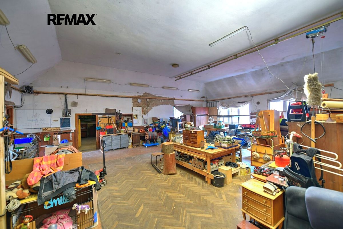 Prodej rodinného domu 325 m², pozemek 913 m² – fotografie 4