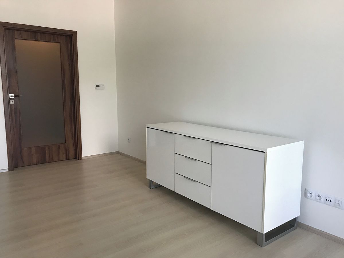 Pronájem bytu 1+kk 31 m² – fotografie 3