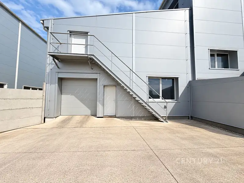 Pronájem výrobní haly, prostoru 330 m², Hodonín – náhled fotky 1