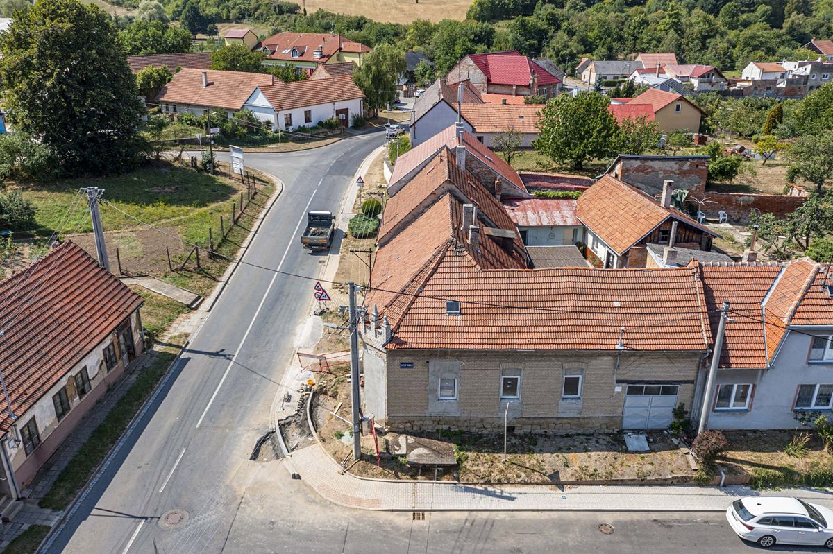 Prodej rodinného domu 220 m², pozemek 202 m² – fotografie 2
