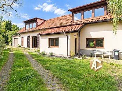 Pronájem rodinného domu 204 m², pozemek 275 m²