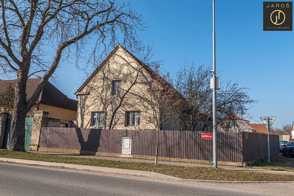 Prodej rodinného domu 305 m², pozemek 5073 m² – fotografie 3