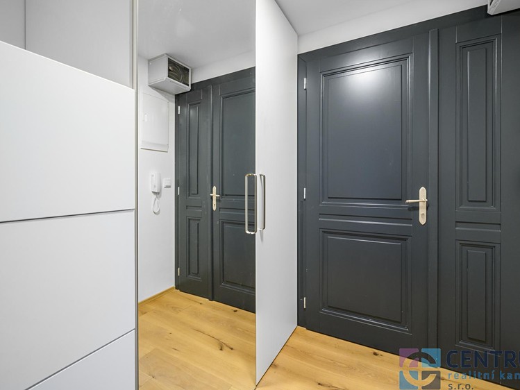 Pronájem bytu 3+kk, 87 m² (10 z 10)
