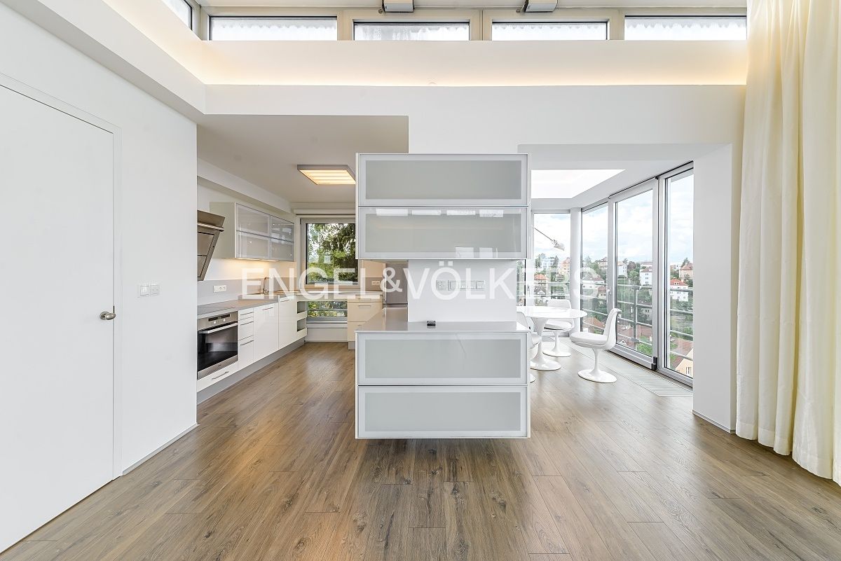 Pronájem bytu 5+kk 190 m² – fotografie 3