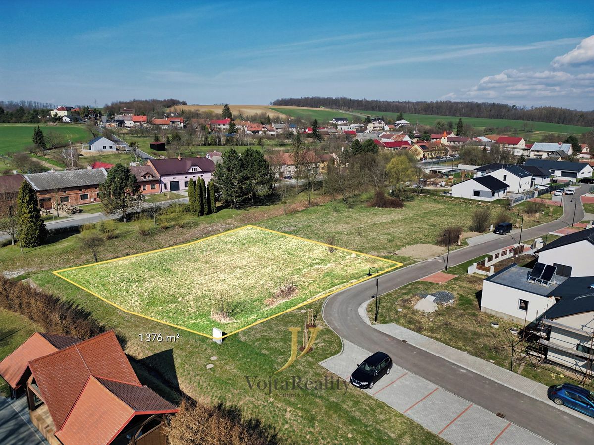 Prodej stavebního pozemku 1376 m² – fotografie 2