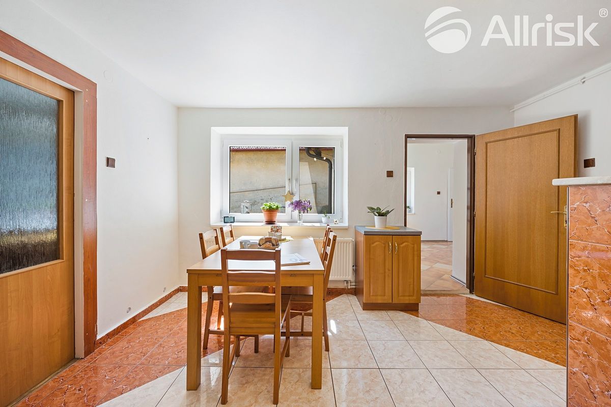Prodej rodinného domu 356 m², pozemek 487 m² – fotografie 4