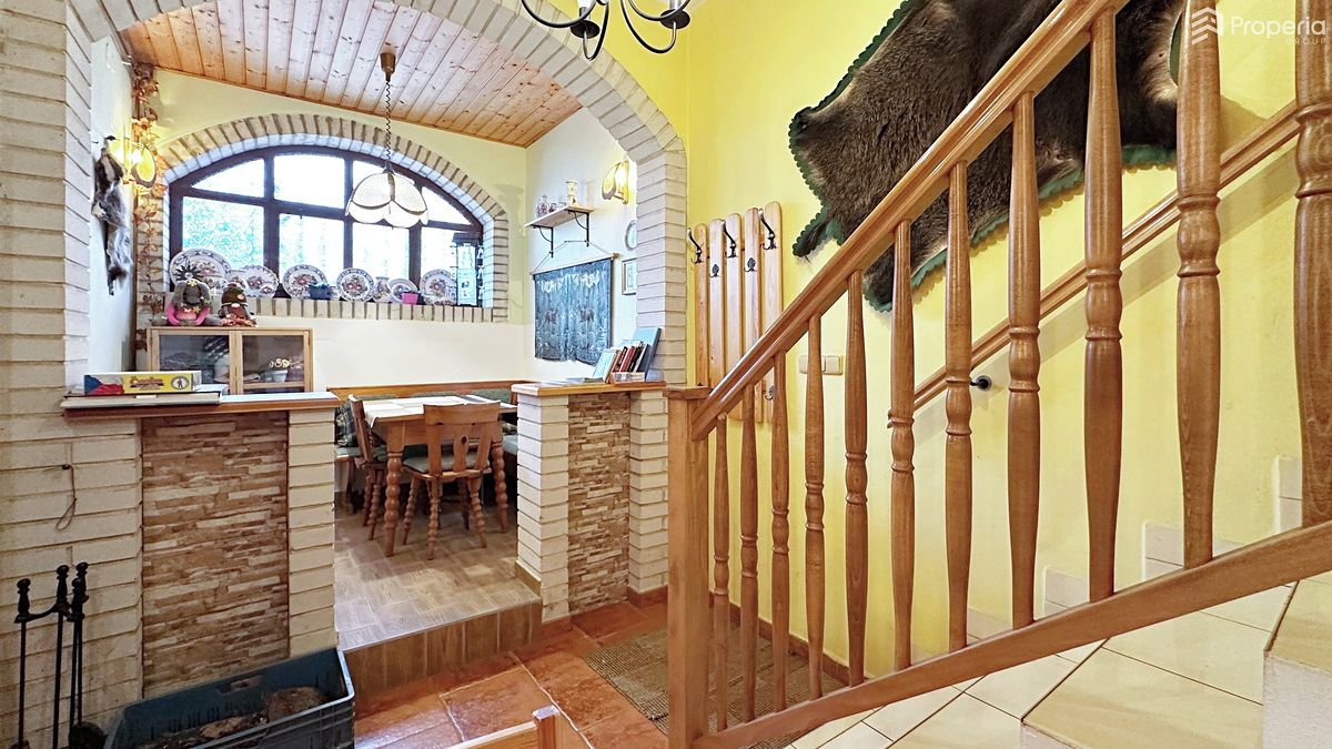 Prodej rodinného domu 285 m², pozemek 140 m² – fotografie 3
