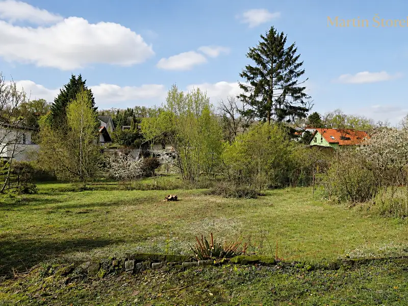 Prodej stavebního pozemku 909 m², Praha – náhled fotky 2