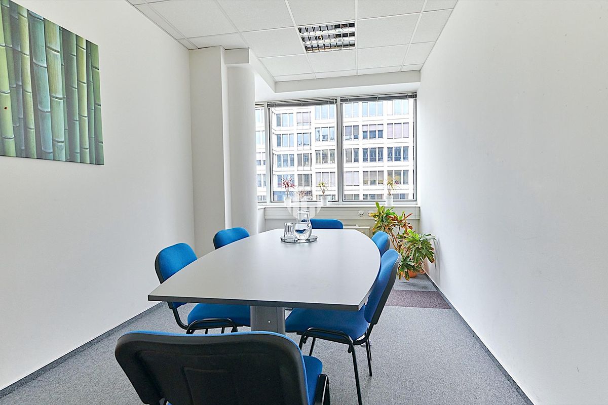 Pronájem kanceláře 317 m² – fotografie 3