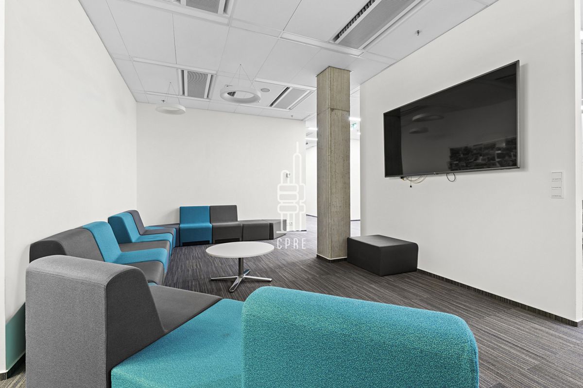 Pronájem kanceláře 320 m² – fotografie 4