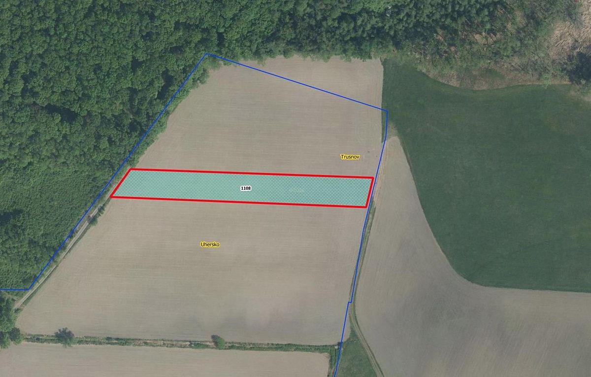 Prodej pole 5031 m², Uhersko – fotka 1 z 3