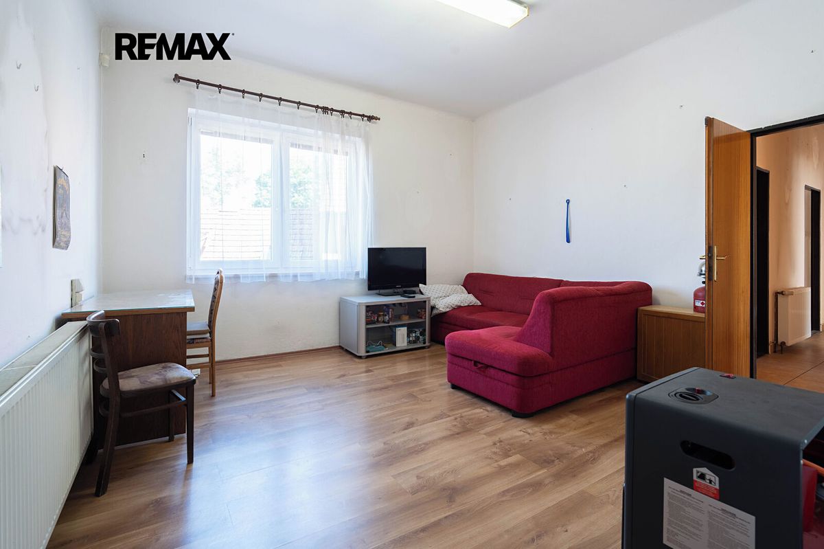 Prodej rodinného domu 200 m², pozemek 297 m² – fotografie 2