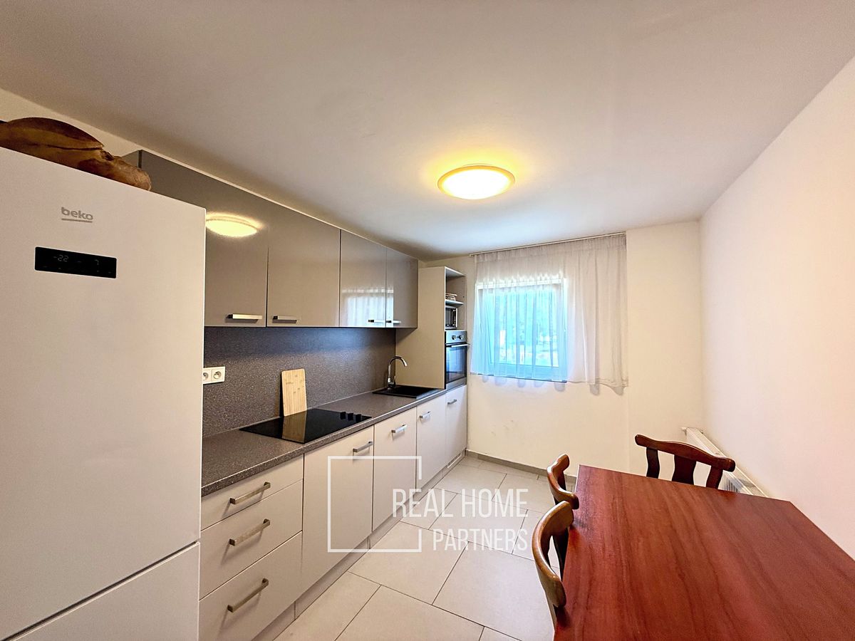 Prodej rodinného domu 359 m², pozemek 708 m² – fotografie 2