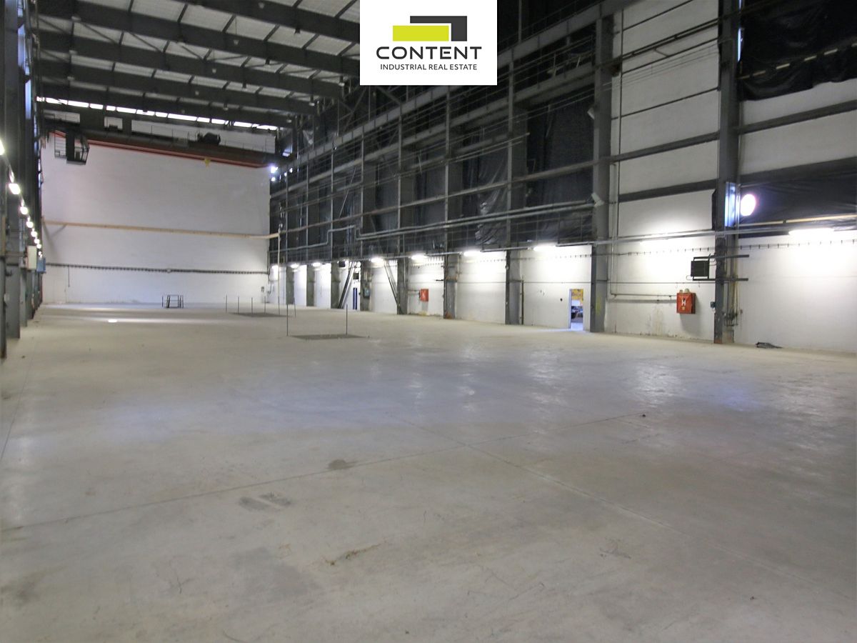Pronájem skladového prostoru 2399 m²