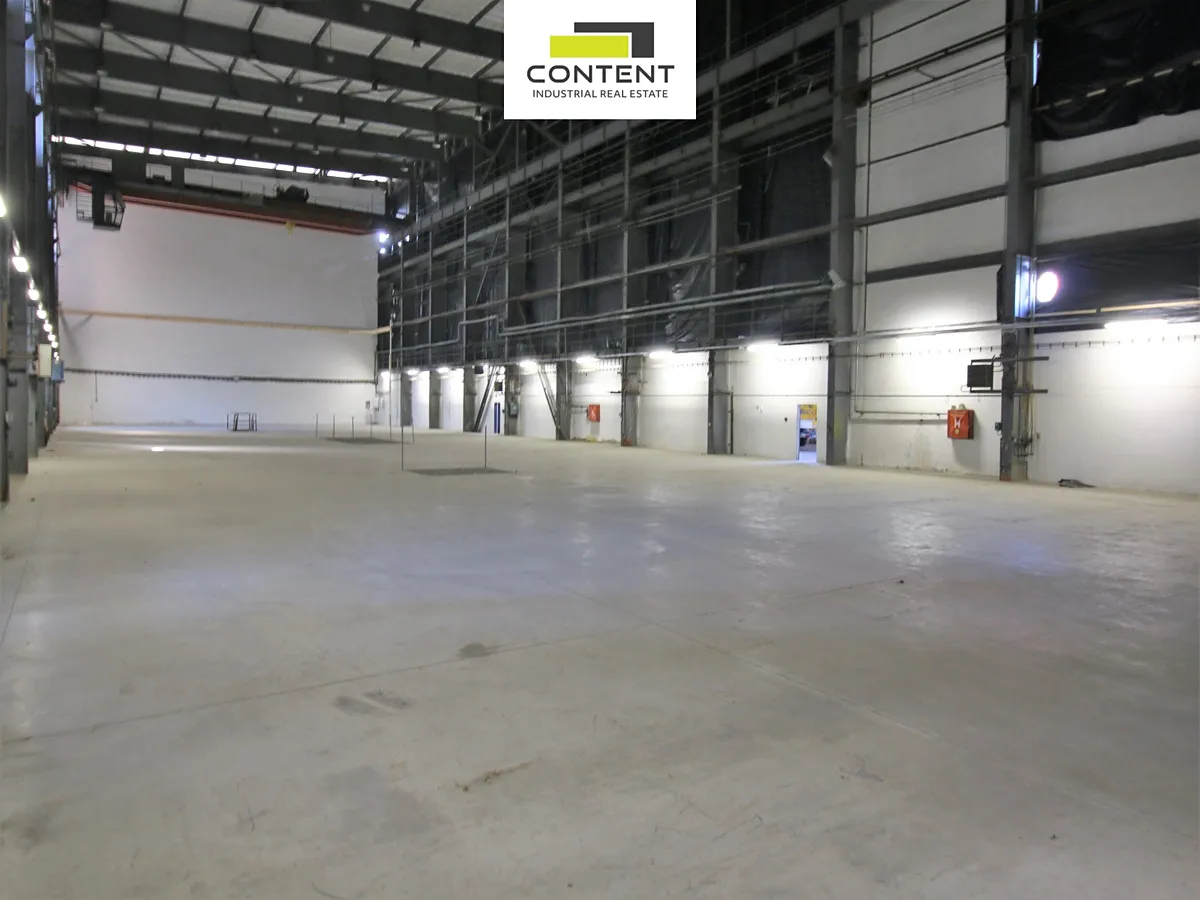 Pronájem skladového prostoru 2399 m²