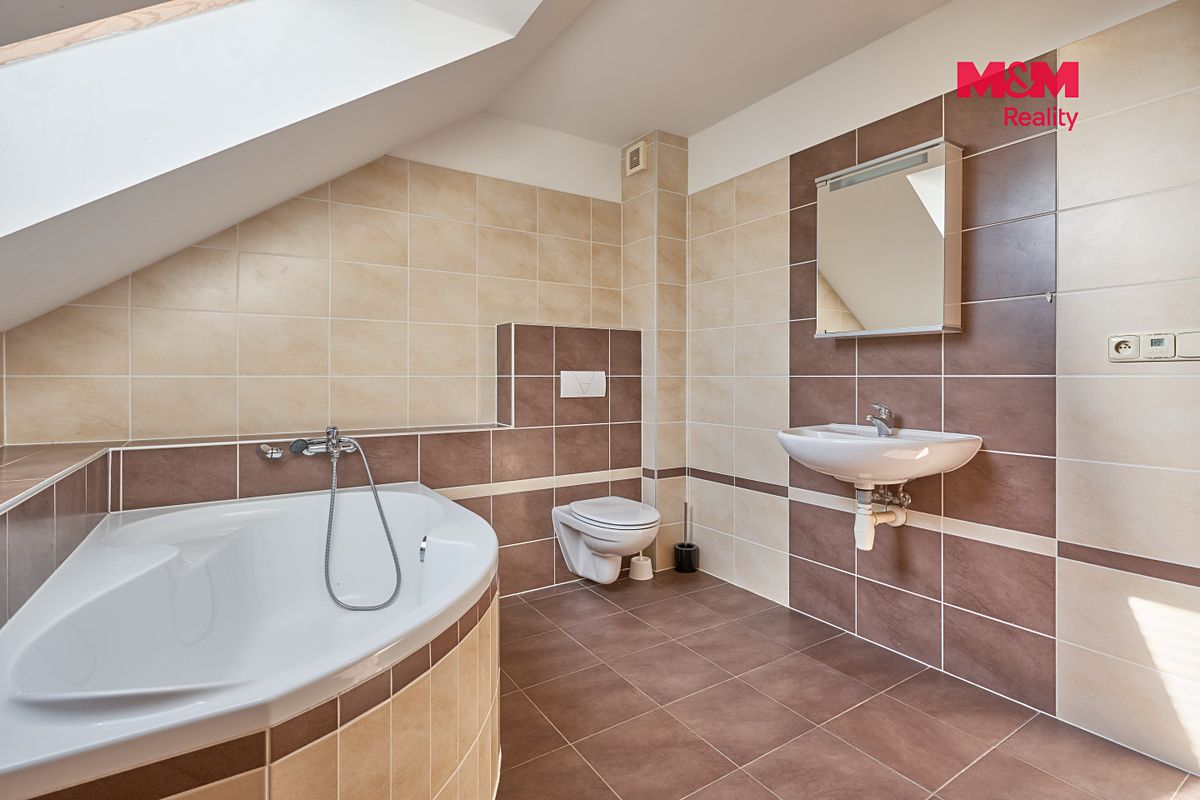 Prodej rodinného domu 130 m², pozemek 376 m² – fotografie 4