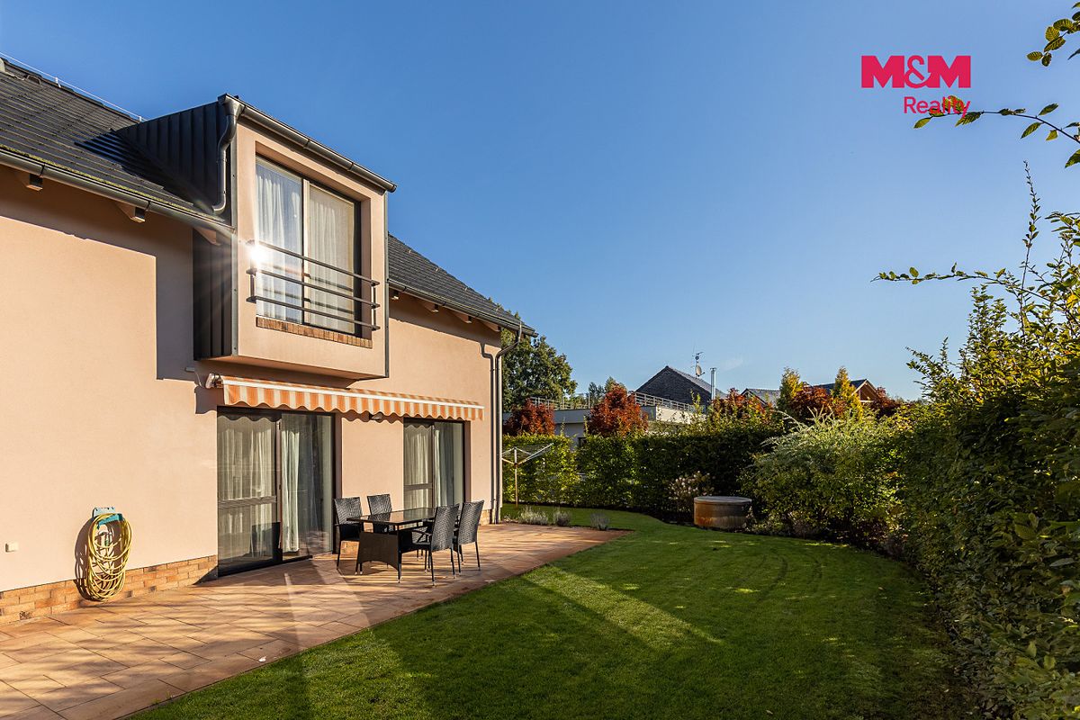 Prodej rodinného domu 122 m², pozemek 328 m² – fotografie 2