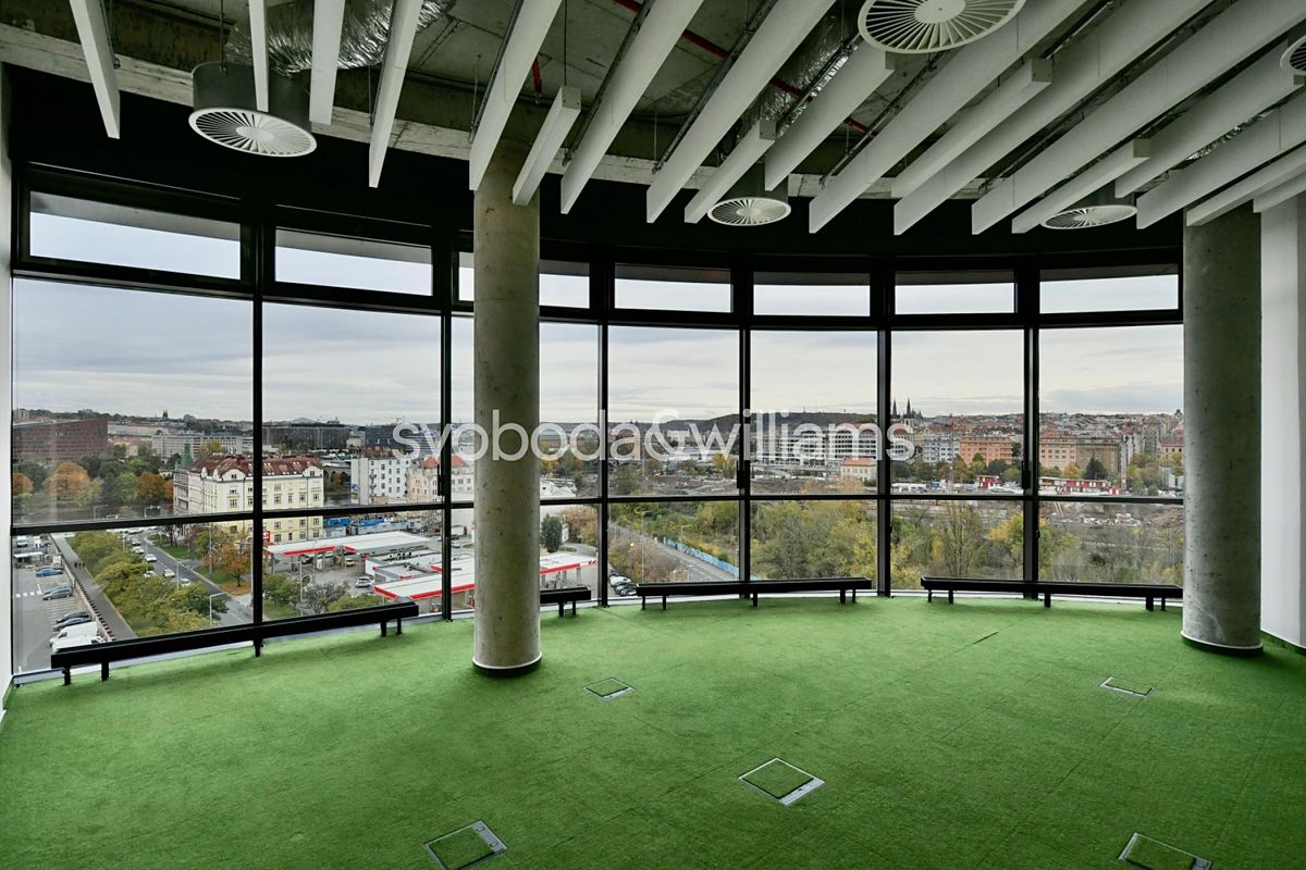 Pronájem kanceláře 1285 m²