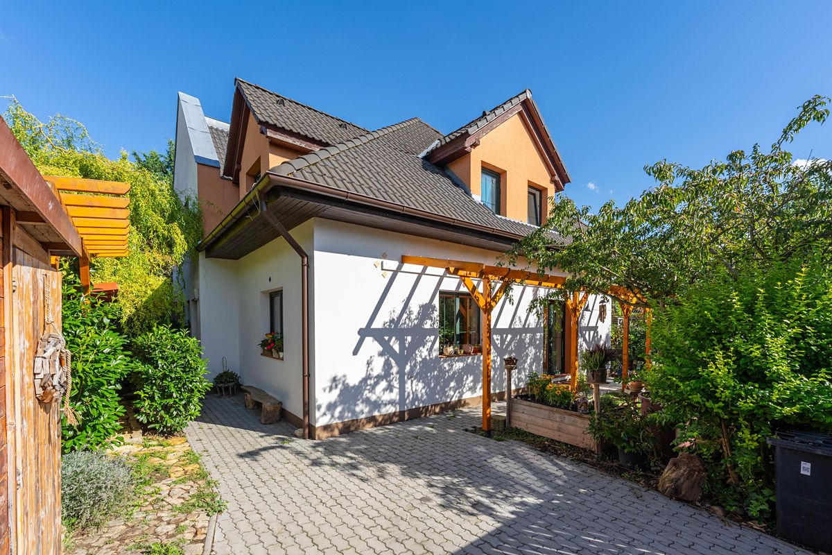 Prodej rodinného domu 153 m², pozemek 336 m² – fotografie 2