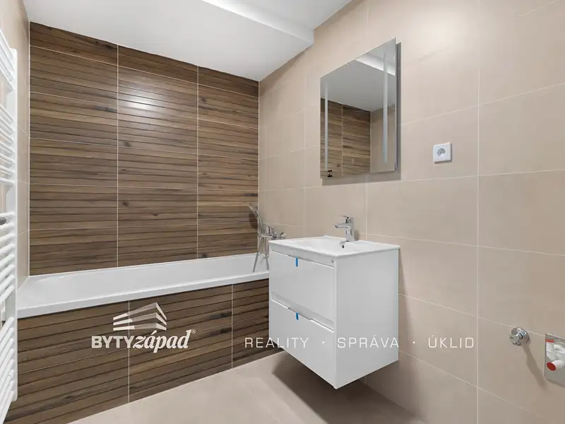 Pronájem bytu 2+kk 58 m², Plzeň – náhled fotky 1
