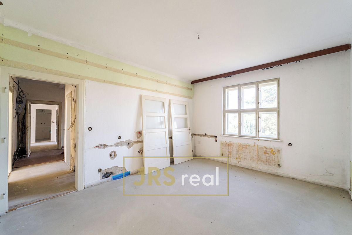 Prodej rodinného domu 400 m², pozemek 826 m² – fotografie 2