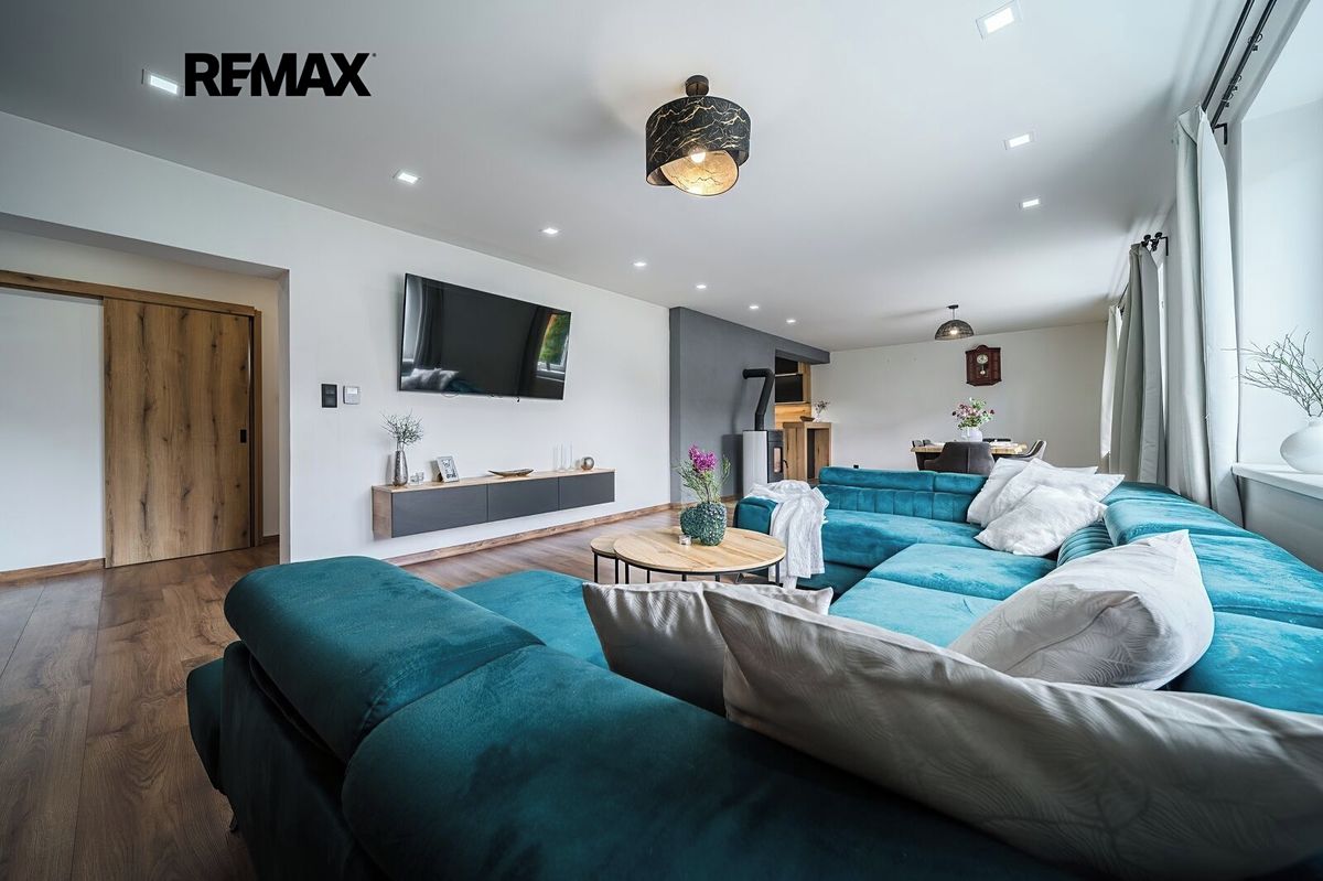 Prodej rodinného domu 290 m², pozemek 671 m² – fotografie 5
