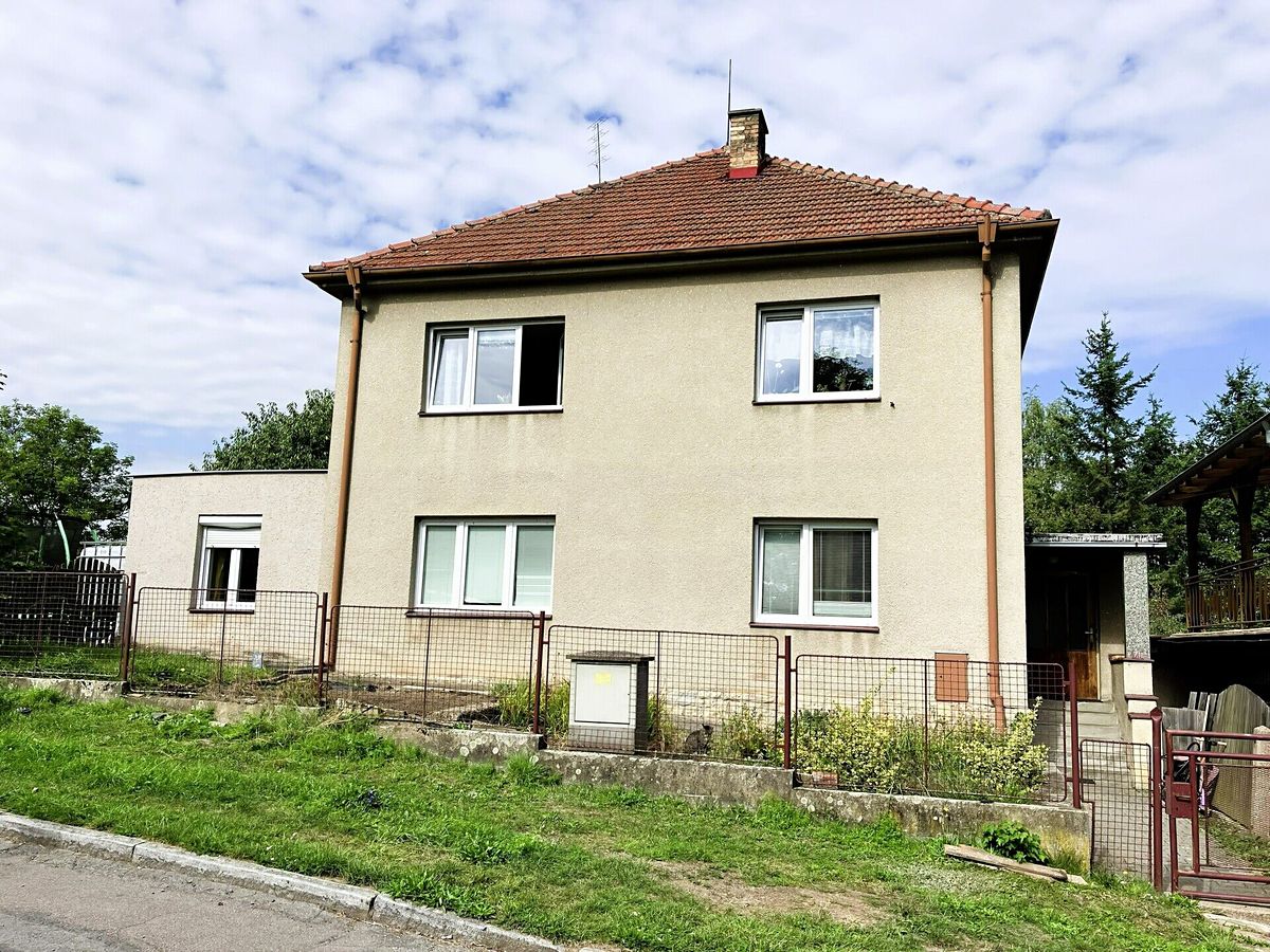 Prodej rodinného domu 250 m², pozemek 790 m²