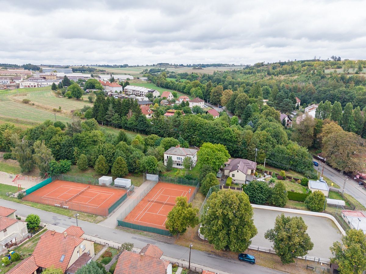 Prodej rodinného domu 266 m², pozemek 1065 m² – fotografie 3