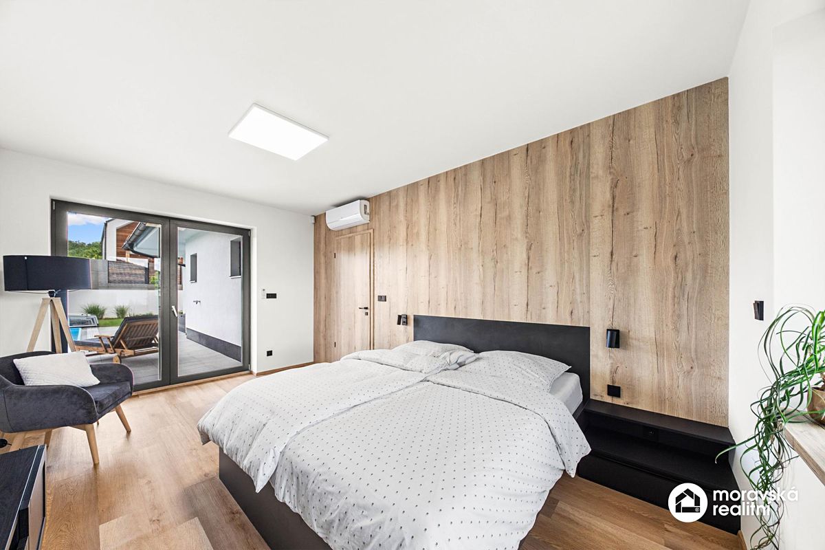 Prodej rodinného domu 199 m², pozemek 700 m² – fotografie 5